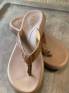 Flojos Brown Floral-Embossed Thong Sandals